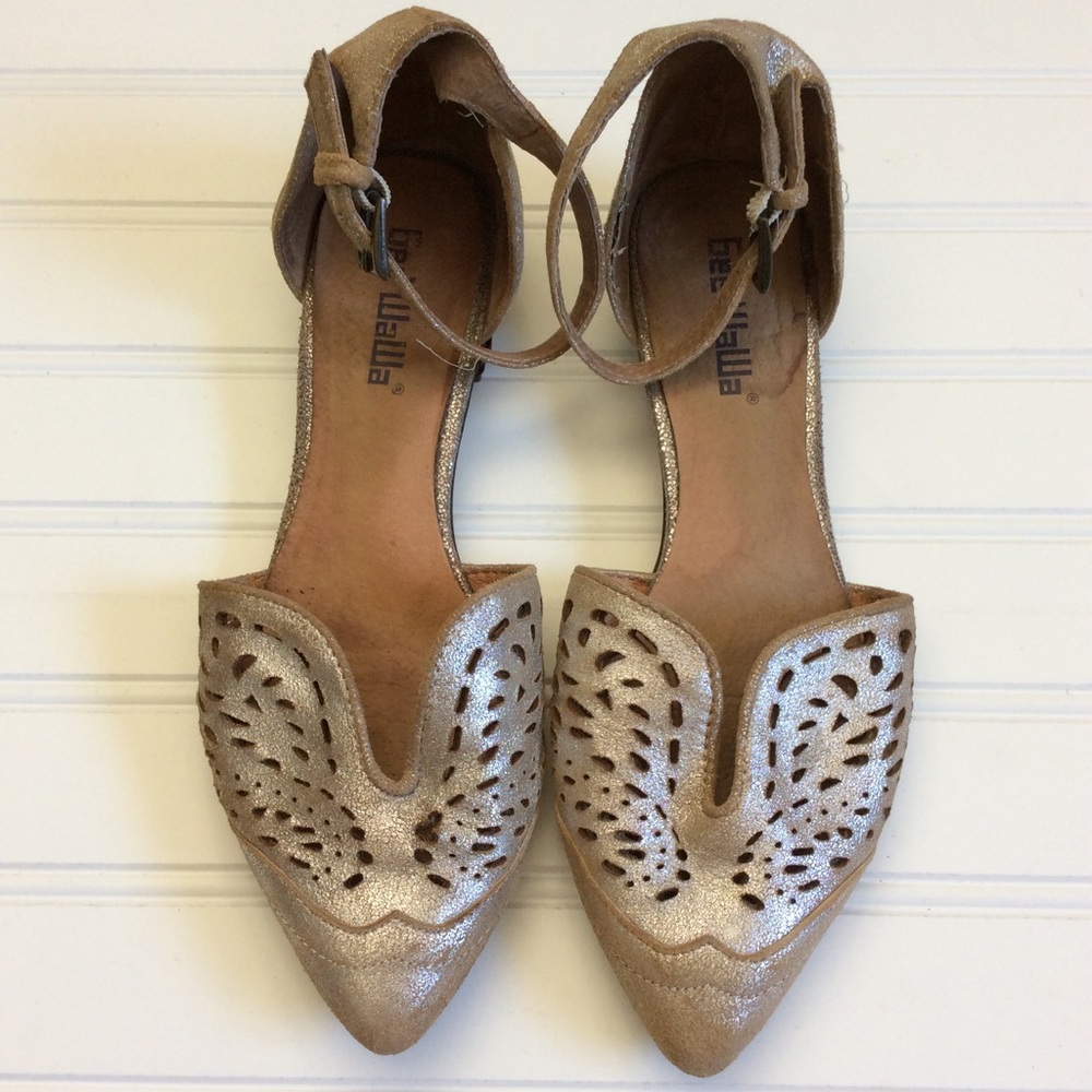 Beautiful Silver Flats sz 6.5